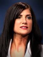 How tall is Dana Loesch?